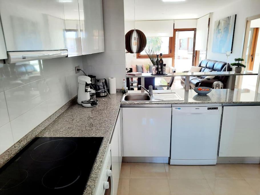 Apartamento Mit Grosser Poolanlage, Meerblick